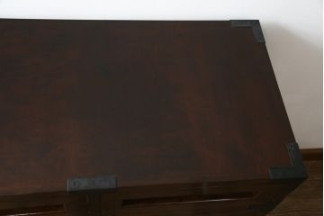 中古　美品　松本民芸家具　高山式　直線的なデザインが洗練された雰囲気を醸し出す金具付きタンス(チェスト、衣装箪笥、収納たんす、引き出し)(定価約50万円)(R-073990)
