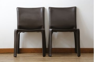 中古　Cassina(カッシーナ)　412　CAB(キャブ)　MARIO BELLINI(マリオベリーニ)　シンプルモダンな空間づくりに活躍するアームレスチェア2脚セット(ダイニングチェア、椅子、イス)(定価2脚で約52万8千円)(R-073992)