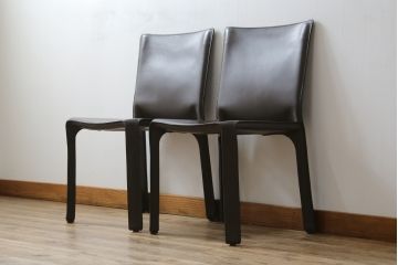 中古　Cassina(カッシーナ)　412　CAB(キャブ)　MARIO BELLINI(マリオベリーニ)　シンプルモダンな空間づくりに活躍するアームレスチェア2脚セット(ダイニングチェア、椅子、イス)(定価2脚で約52万8千円)(R-073992)