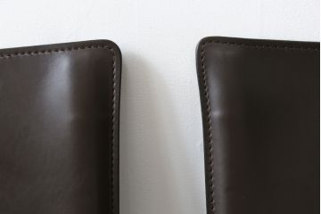 中古　Cassina(カッシーナ)　412　CAB(キャブ)　MARIO BELLINI(マリオベリーニ)　シンプルモダンな空間づくりに活躍するアームレスチェア2脚セット(ダイニングチェア、椅子、イス)(定価2脚で約52万8千円)(R-073992)