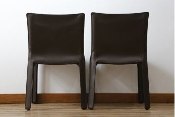 中古　Cassina(カッシーナ)　412　CAB(キャブ)　MARIO BELLINI(マリオベリーニ)　シンプルモダンな空間づくりに活躍するアームレスチェア2脚セット(ダイニングチェア、椅子、イス)(定価2脚で約52万8千円)(R-073992)