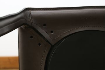 中古　Cassina(カッシーナ)　412　CAB(キャブ)　MARIO BELLINI(マリオベリーニ)　シンプルモダンな空間づくりに活躍するアームレスチェア2脚セット(ダイニングチェア、椅子、イス)(定価2脚で約52万8千円)(R-073992)