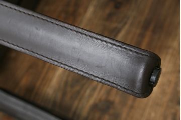中古　Cassina(カッシーナ)　412　CAB(キャブ)　MARIO BELLINI(マリオベリーニ)　シンプルモダンな空間づくりに活躍するアームレスチェア2脚セット(ダイニングチェア、椅子、イス)(定価2脚で約52万8千円)(R-073992)