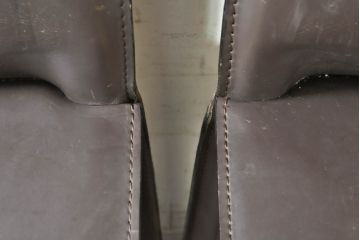 中古　Cassina(カッシーナ)　412　CAB(キャブ)　MARIO BELLINI(マリオベリーニ)　シンプルモダンな空間づくりに活躍するアームレスチェア2脚セット(ダイニングチェア、椅子、イス)(定価2脚で約52万8千円)(R-073993)
