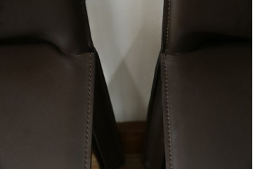 中古　Cassina(カッシーナ)　412　CAB　MARIO BELLINI(マリオベリーニ)　厚革製　背もたれのフィット感と抜群の座り心地が魅力!　シンプルモダンなアームレスチェア2脚　セット定価約52万8千円相当　(R-073993)