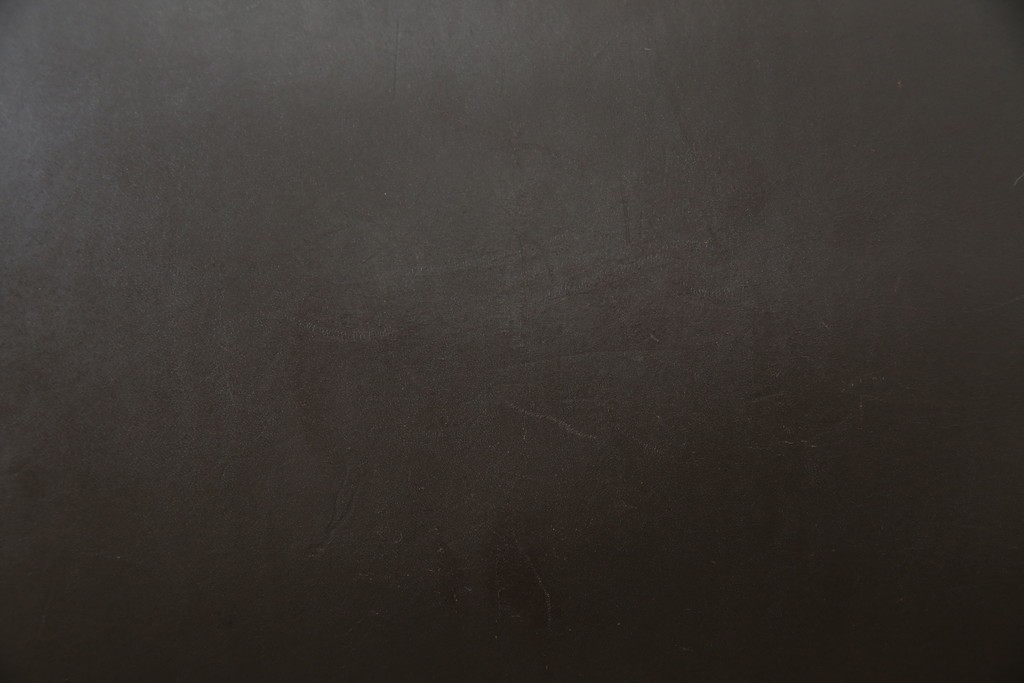 中古　Cassina(カッシーナ)　412　CAB　MARIO BELLINI(マリオベリーニ)　厚革製　背もたれのフィット感と抜群の座り心地が魅力!　シンプルモダンなアームレスチェア2脚　セット定価約52万8千円相当　(R-073993)