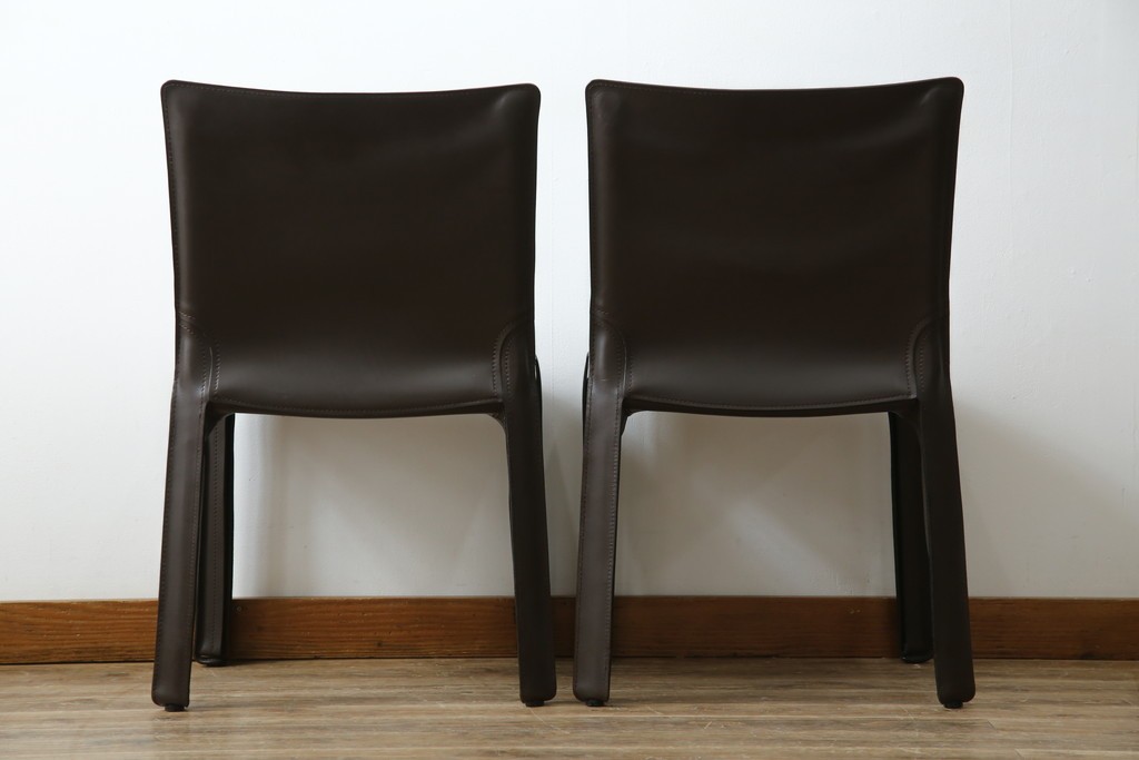 中古　Cassina(カッシーナ)　412　CAB　MARIO BELLINI(マリオベリーニ)　厚革製　背もたれのフィット感と抜群の座り心地が魅力!　シンプルモダンなアームレスチェア2脚　セット定価約52万8千円相当　(R-073993)