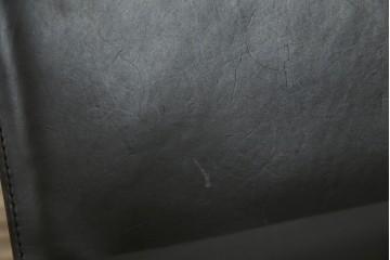 中古　Cassina(カッシーナ)　412　CAB　MARIO BELLINI(マリオベリーニ)　厚革製　背もたれのフィット感と抜群の座り心地が魅力!　シンプルモダンなアームレスチェア2脚　セット定価約52万8千円相当　(R-073993)