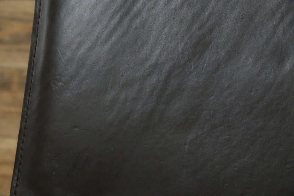 中古　Cassina(カッシーナ)　412　CAB　MARIO BELLINI(マリオベリーニ)　厚革製　背もたれのフィット感と抜群の座り心地が魅力!　シンプルモダンなアームレスチェア2脚　セット定価約52万8千円相当　(R-073993)