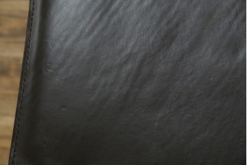 中古　Cassina(カッシーナ)　412　CAB　MARIO BELLINI(マリオベリーニ)　厚革製　背もたれのフィット感と抜群の座り心地が魅力!　シンプルモダンなアームレスチェア2脚　セット定価約52万8千円相当　(R-073993)