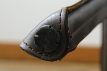 中古　Cassina(カッシーナ)　412　CAB　MARIO BELLINI(マリオベリーニ)　厚革製　背もたれのフィット感と抜群の座り心地が魅力!　シンプルモダンなアームレスチェア2脚　セット定価約52万8千円相当　(R-073993)