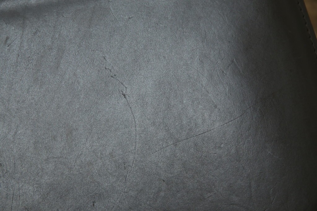 中古　Cassina(カッシーナ)　412　CAB　MARIO BELLINI(マリオベリーニ)　厚革製　背もたれのフィット感と抜群の座り心地が魅力!　シンプルモダンなアームレスチェア2脚　セット定価約52万8千円相当　(R-073993)