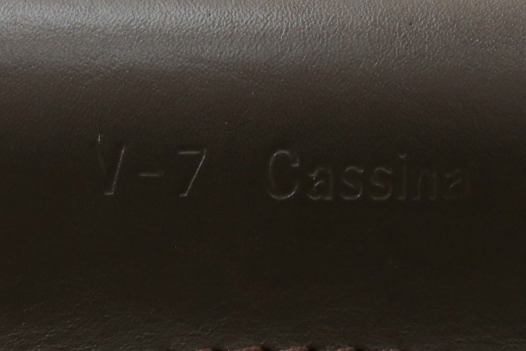 中古　Cassina(カッシーナ)　412　CAB　MARIO BELLINI(マリオベリーニ)　厚革製　背もたれのフィット感と抜群の座り心地が魅力!　シンプルモダンなアームレスチェア2脚　セット定価約52万8千円相当　(R-073993)