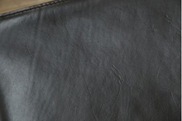 中古　Cassina(カッシーナ)　412　CAB　MARIO BELLINI(マリオベリーニ)　厚革製　背もたれのフィット感と抜群の座り心地が魅力!　シンプルモダンなアームレスチェア2脚　セット定価約52万8千円相当　(R-073993)