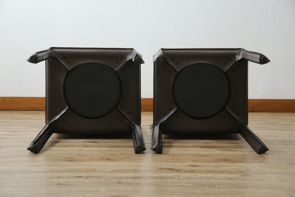 中古　Cassina(カッシーナ)　412　CAB　MARIO BELLINI(マリオベリーニ)　厚革製　背もたれのフィット感と抜群の座り心地が魅力!　シンプルモダンなアームレスチェア2脚　セット定価約52万8千円相当　(R-073993)