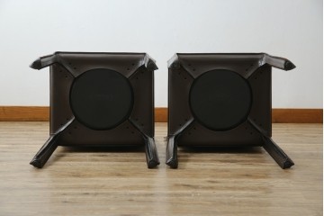 中古　Cassina(カッシーナ)　412　CAB　MARIO BELLINI(マリオベリーニ)　厚革製　背もたれのフィット感と抜群の座り心地が魅力!　シンプルモダンなアームレスチェア2脚　セット定価約52万8千円相当　(R-073993)