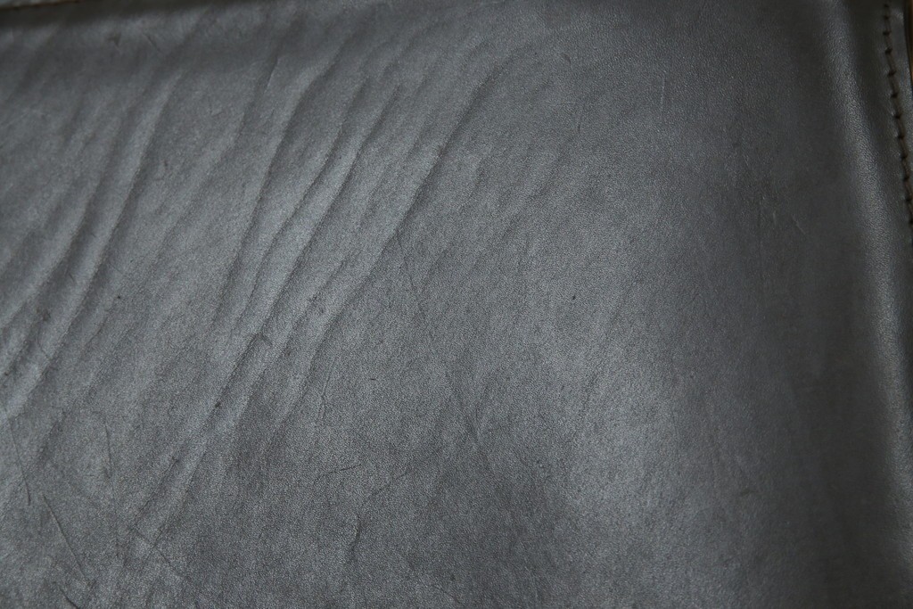 中古　Cassina(カッシーナ)　412　CAB　MARIO BELLINI(マリオベリーニ)　厚革製　背もたれのフィット感と抜群の座り心地が魅力!　シンプルモダンなアームレスチェア2脚　セット定価約52万8千円相当　(R-073993)