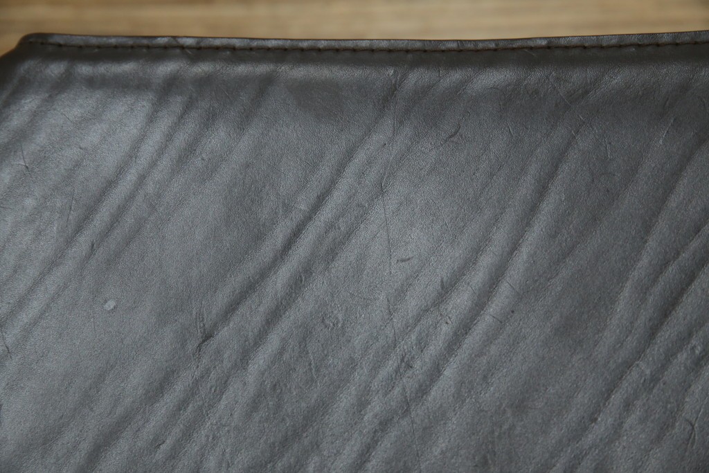 中古　Cassina(カッシーナ)　412　CAB　MARIO BELLINI(マリオベリーニ)　厚革製　背もたれのフィット感と抜群の座り心地が魅力!　シンプルモダンなアームレスチェア2脚　セット定価約52万8千円相当　(R-073993)