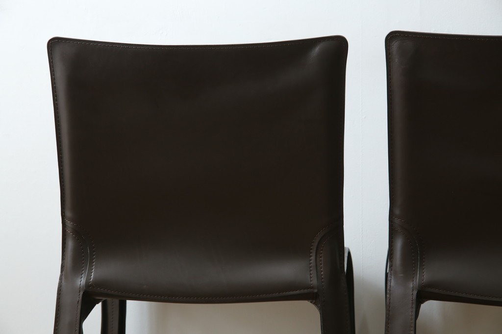 中古　Cassina(カッシーナ)　412　CAB　MARIO BELLINI(マリオベリーニ)　厚革製　背もたれのフィット感と抜群の座り心地が魅力!　シンプルモダンなアームレスチェア2脚　セット定価約52万8千円相当　(R-073993)