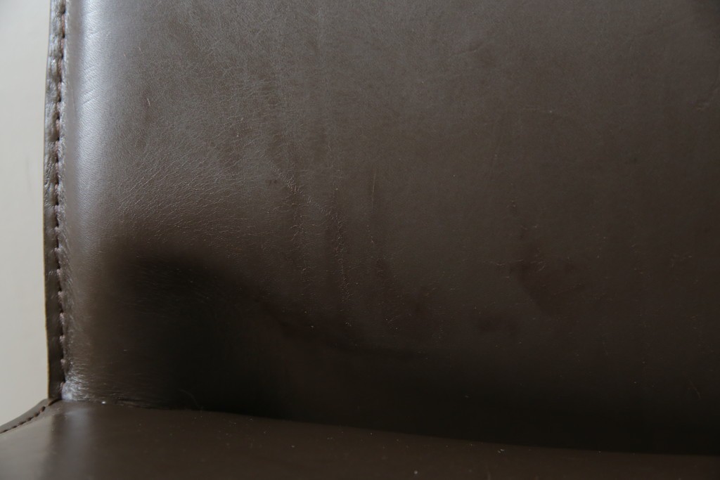 中古　Cassina(カッシーナ)　412　CAB　MARIO BELLINI(マリオベリーニ)　厚革製　背もたれのフィット感と抜群の座り心地が魅力!　シンプルモダンなアームレスチェア2脚　セット定価約52万8千円相当　(R-073993)