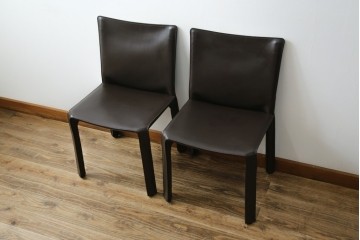 中古　Cassina(カッシーナ)　412　CAB　MARIO BELLINI(マリオベリーニ)　厚革製　背もたれのフィット感と抜群の座り心地が魅力!　シンプルモダンなアームレスチェア2脚　セット定価約52万8千円相当　(R-073993)