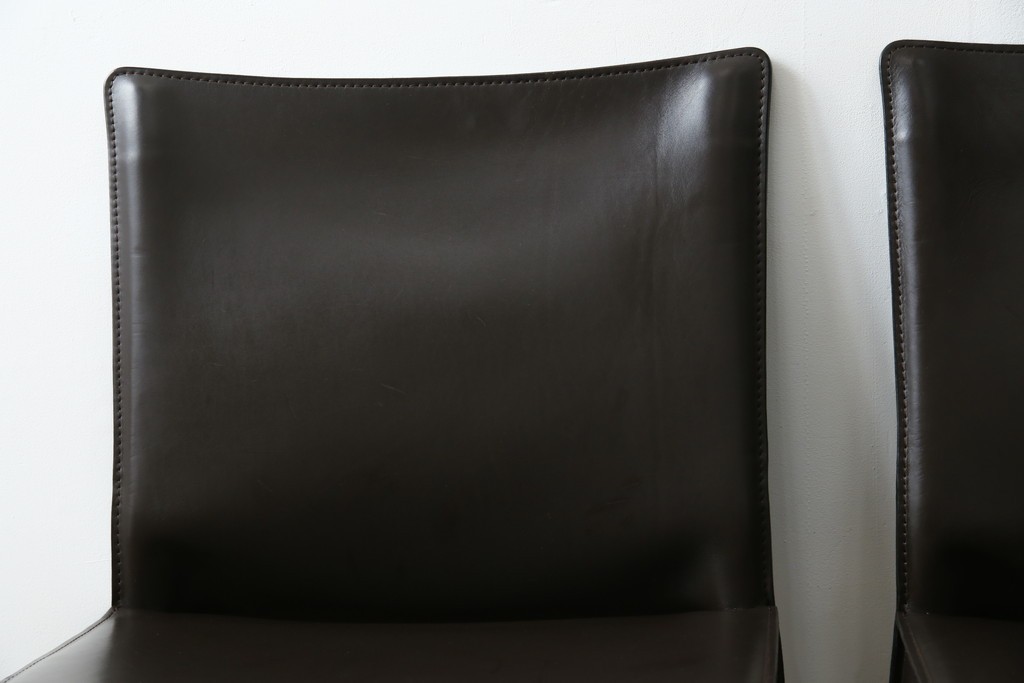 中古　Cassina(カッシーナ)　412　CAB　MARIO BELLINI(マリオベリーニ)　厚革製　背もたれのフィット感と抜群の座り心地が魅力!　シンプルモダンなアームレスチェア2脚　セット定価約52万8千円相当　(R-073993)