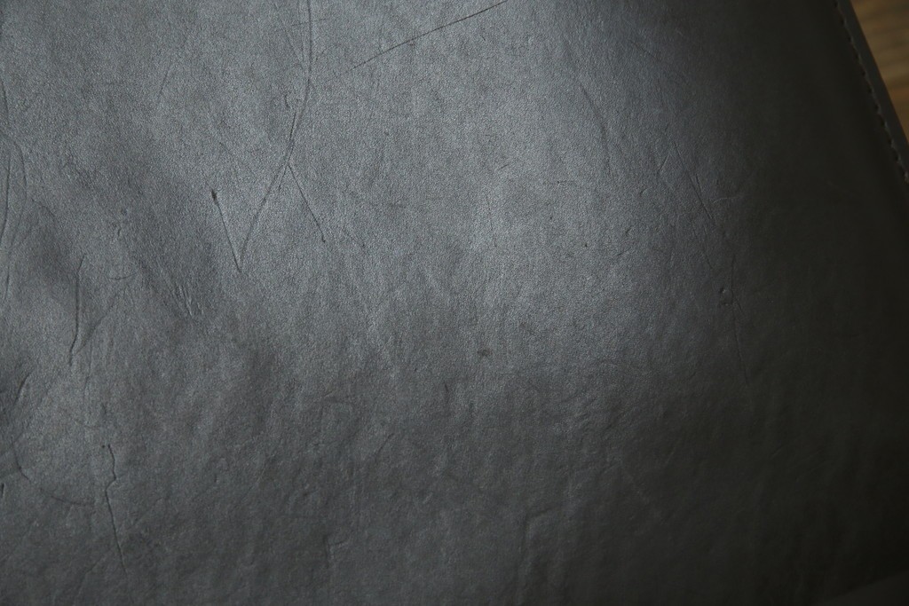 中古　Cassina(カッシーナ)　412　CAB　MARIO BELLINI(マリオベリーニ)　厚革製　背もたれのフィット感と抜群の座り心地が魅力!　シンプルモダンなアームレスチェア2脚　セット定価約52万8千円相当　(R-073993)