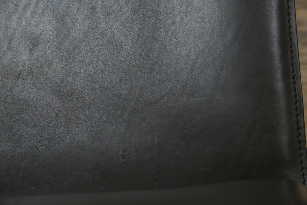 中古　Cassina(カッシーナ)　412　CAB　MARIO BELLINI(マリオベリーニ)　厚革製　背もたれのフィット感と抜群の座り心地が魅力!　シンプルモダンなアームレスチェア2脚　セット定価約52万8千円相当　(R-073993)