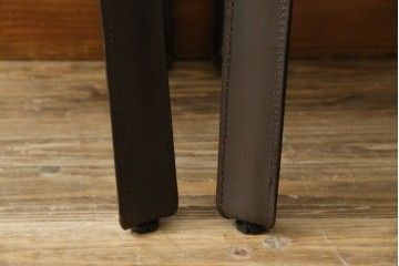 中古　Cassina(カッシーナ)　412　CAB　MARIO BELLINI(マリオベリーニ)　厚革製　背もたれのフィット感と抜群の座り心地が魅力!　シンプルモダンなアームレスチェア2脚　セット定価約52万8千円相当　(R-073993)