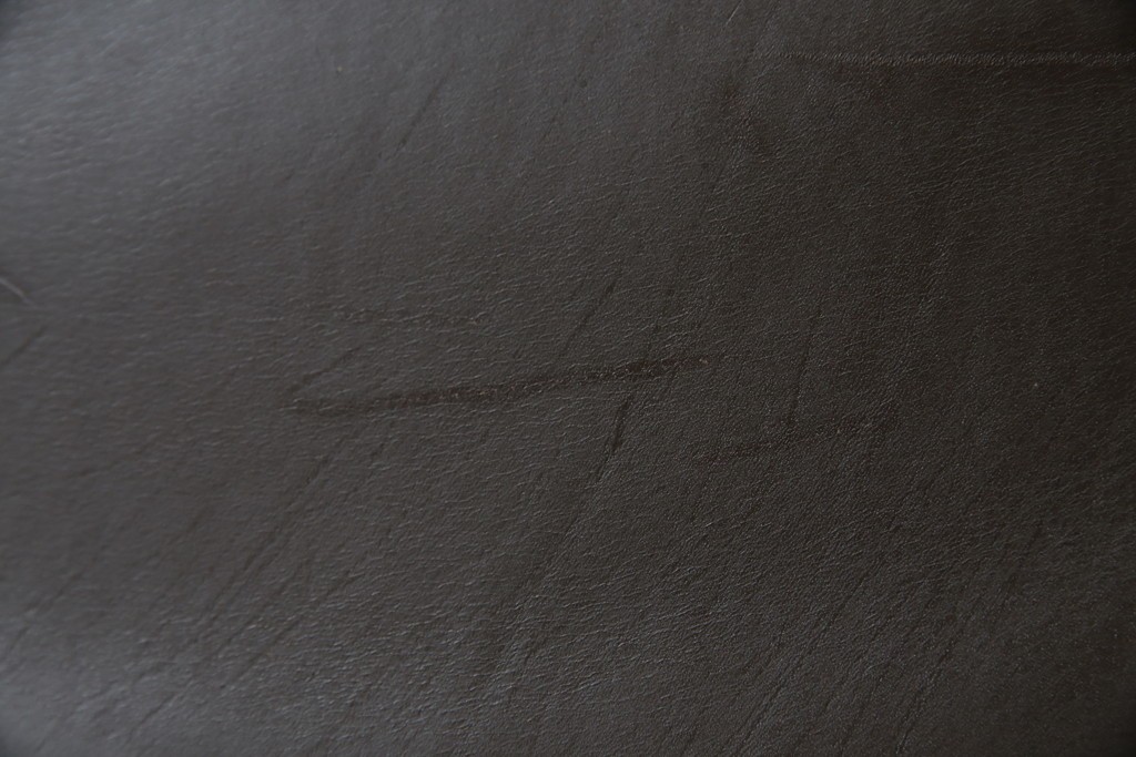 中古　Cassina(カッシーナ)　412　CAB　MARIO BELLINI(マリオベリーニ)　厚革製　背もたれのフィット感と抜群の座り心地が魅力!　シンプルモダンなアームレスチェア2脚　セット定価約52万8千円相当　(R-073993)