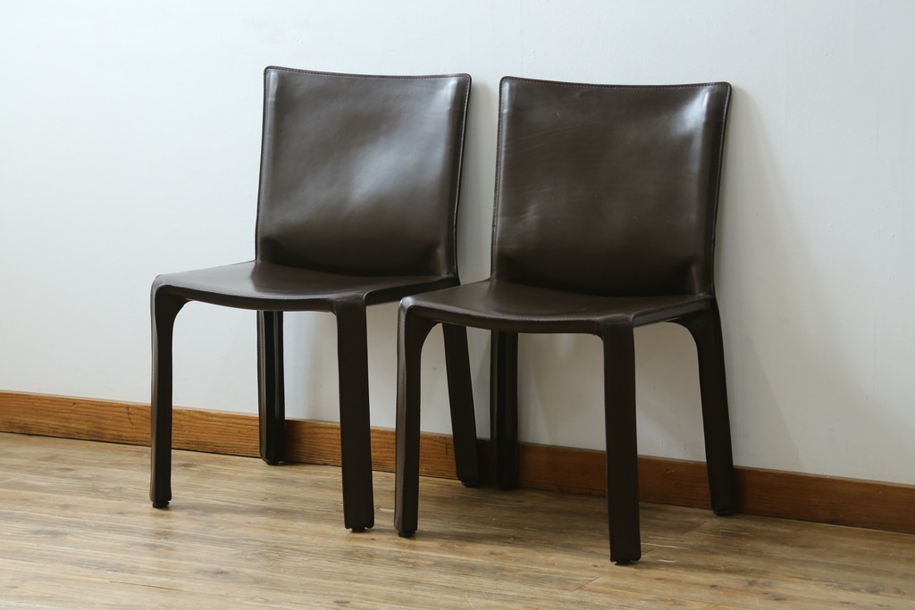 中古　Cassina(カッシーナ)　412　CAB　MARIO BELLINI(マリオベリーニ)　厚革製　背もたれのフィット感と抜群の座り心地が魅力!　シンプルモダンなアームレスチェア2脚　セット定価約52万8千円　(R-073994)