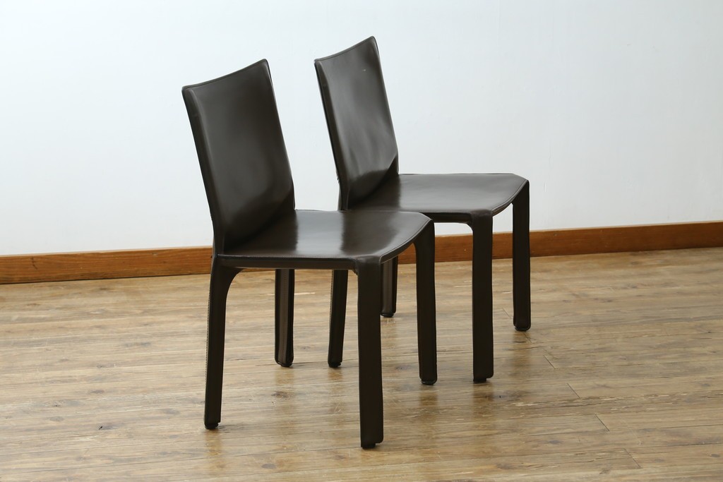 中古　Cassina(カッシーナ)　412　CAB　MARIO BELLINI(マリオベリーニ)　厚革製　背もたれのフィット感と抜群の座り心地が魅力!　シンプルモダンなアームレスチェア2脚　セット定価約52万8千円　(R-073994)