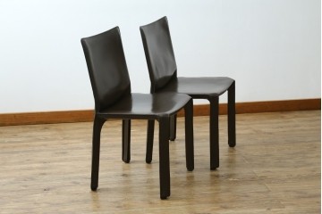 中古　Cassina(カッシーナ)　412　CAB　MARIO BELLINI(マリオベリーニ)　厚革製　背もたれのフィット感と抜群の座り心地が魅力!　シンプルモダンなアームレスチェア2脚　セット定価約52万8千円　(R-073994)