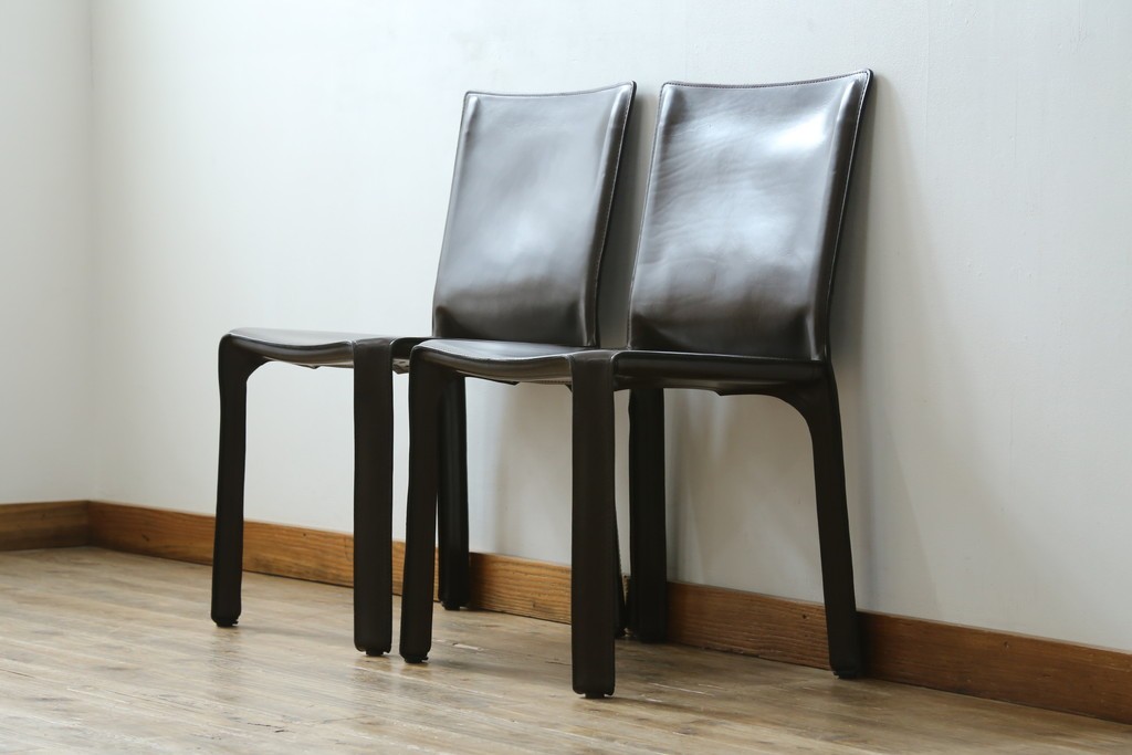 中古　Cassina(カッシーナ)　412　CAB　MARIO BELLINI(マリオベリーニ)　厚革製　背もたれのフィット感と抜群の座り心地が魅力!　シンプルモダンなアームレスチェア2脚　セット定価約52万8千円　(R-073994)