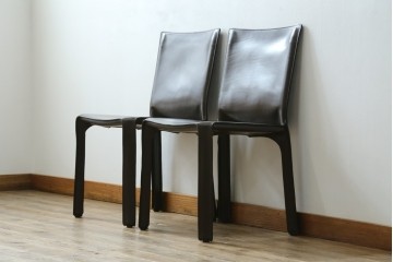 中古　Cassina(カッシーナ)　412　CAB　MARIO BELLINI(マリオベリーニ)　厚革製　背もたれのフィット感と抜群の座り心地が魅力!　シンプルモダンなアームレスチェア2脚　セット定価約52万8千円　(R-073994)