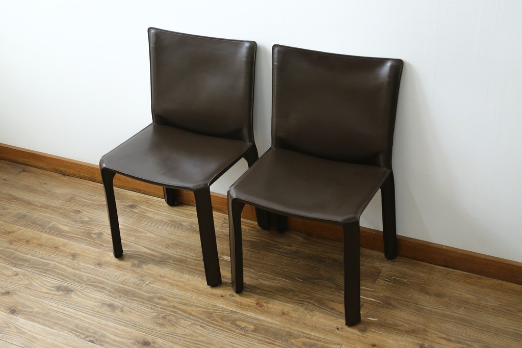 中古　Cassina(カッシーナ)　412　CAB　MARIO BELLINI(マリオベリーニ)　厚革製　背もたれのフィット感と抜群の座り心地が魅力!　シンプルモダンなアームレスチェア2脚　セット定価約52万8千円　(R-073994)