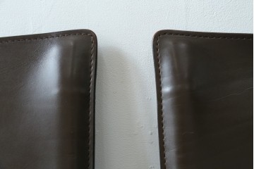 中古　Cassina(カッシーナ)　412　CAB　MARIO BELLINI(マリオベリーニ)　厚革製　背もたれのフィット感と抜群の座り心地が魅力!　シンプルモダンなアームレスチェア2脚　セット定価約52万8千円　(R-073994)