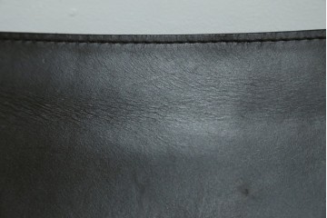 中古　Cassina(カッシーナ)　412　CAB　MARIO BELLINI(マリオベリーニ)　厚革製　背もたれのフィット感と抜群の座り心地が魅力!　シンプルモダンなアームレスチェア2脚　セット定価約52万8千円　(R-073994)