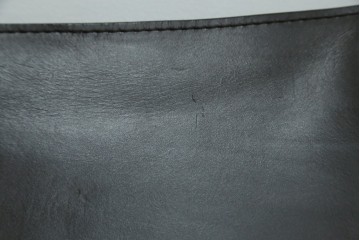 中古　Cassina(カッシーナ)　412　CAB　MARIO BELLINI(マリオベリーニ)　厚革製　背もたれのフィット感と抜群の座り心地が魅力!　シンプルモダンなアームレスチェア2脚　セット定価約52万8千円　(R-073994)