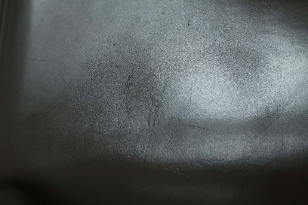 中古　Cassina(カッシーナ)　412　CAB　MARIO BELLINI(マリオベリーニ)　厚革製　背もたれのフィット感と抜群の座り心地が魅力!　シンプルモダンなアームレスチェア2脚　セット定価約52万8千円　(R-073994)