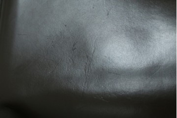 中古　Cassina(カッシーナ)　412　CAB　MARIO BELLINI(マリオベリーニ)　厚革製　背もたれのフィット感と抜群の座り心地が魅力!　シンプルモダンなアームレスチェア2脚　セット定価約52万8千円　(R-073994)