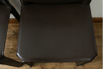 中古　Cassina(カッシーナ)　412　CAB　MARIO BELLINI(マリオベリーニ)　厚革製　背もたれのフィット感と抜群の座り心地が魅力!　シンプルモダンなアームレスチェア2脚　セット定価約52万8千円　(R-073994)