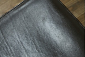 中古　Cassina(カッシーナ)　412　CAB　MARIO BELLINI(マリオベリーニ)　厚革製　背もたれのフィット感と抜群の座り心地が魅力!　シンプルモダンなアームレスチェア2脚　セット定価約52万8千円　(R-073994)