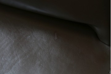 中古　Cassina(カッシーナ)　412　CAB　MARIO BELLINI(マリオベリーニ)　厚革製　背もたれのフィット感と抜群の座り心地が魅力!　シンプルモダンなアームレスチェア2脚　セット定価約52万8千円　(R-073994)