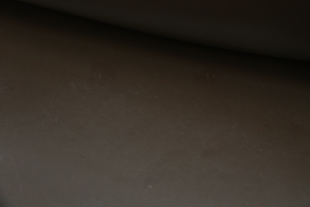 中古　Cassina(カッシーナ)　412　CAB　MARIO BELLINI(マリオベリーニ)　厚革製　背もたれのフィット感と抜群の座り心地が魅力!　シンプルモダンなアームレスチェア2脚　セット定価約52万8千円　(R-073994)