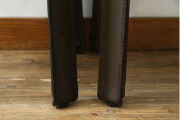 中古　Cassina(カッシーナ)　412　CAB　MARIO BELLINI(マリオベリーニ)　厚革製　背もたれのフィット感と抜群の座り心地が魅力!　シンプルモダンなアームレスチェア2脚　セット定価約52万8千円　(R-073994)