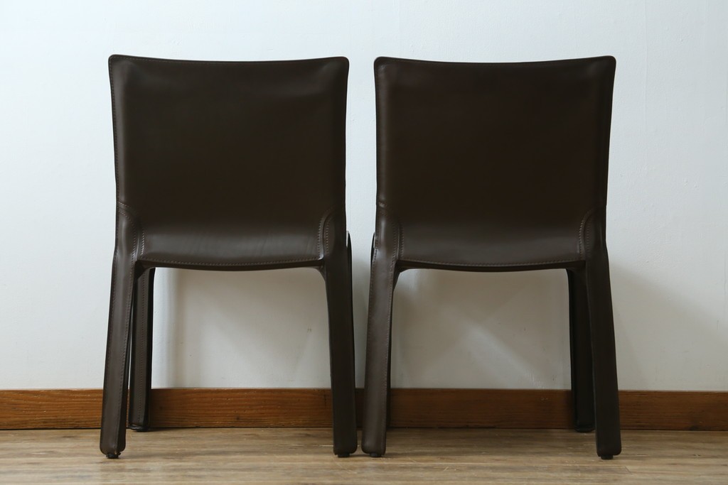 中古　Cassina(カッシーナ)　412　CAB　MARIO BELLINI(マリオベリーニ)　厚革製　背もたれのフィット感と抜群の座り心地が魅力!　シンプルモダンなアームレスチェア2脚　セット定価約52万8千円　(R-073994)