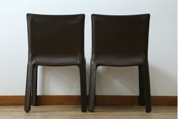 中古　Cassina(カッシーナ)　412　CAB　MARIO BELLINI(マリオベリーニ)　厚革製　背もたれのフィット感と抜群の座り心地が魅力!　シンプルモダンなアームレスチェア2脚　セット定価約52万8千円　(R-073994)