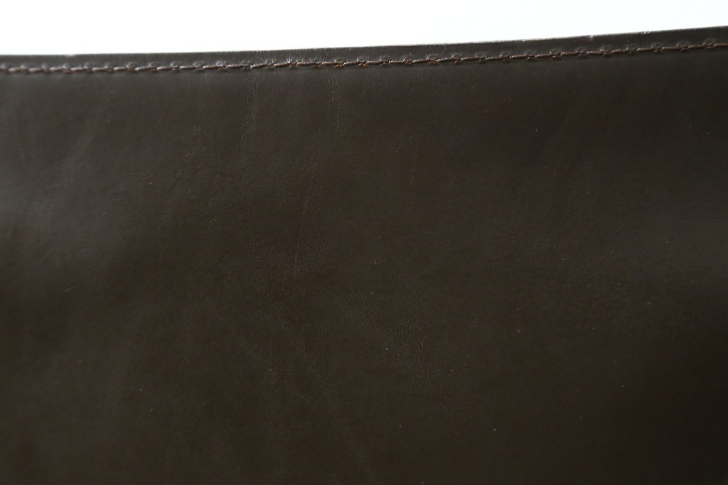 中古　Cassina(カッシーナ)　412　CAB　MARIO BELLINI(マリオベリーニ)　厚革製　背もたれのフィット感と抜群の座り心地が魅力!　シンプルモダンなアームレスチェア2脚　セット定価約52万8千円　(R-073994)