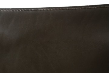 中古　Cassina(カッシーナ)　412　CAB　MARIO BELLINI(マリオベリーニ)　厚革製　背もたれのフィット感と抜群の座り心地が魅力!　シンプルモダンなアームレスチェア2脚　セット定価約52万8千円　(R-073994)